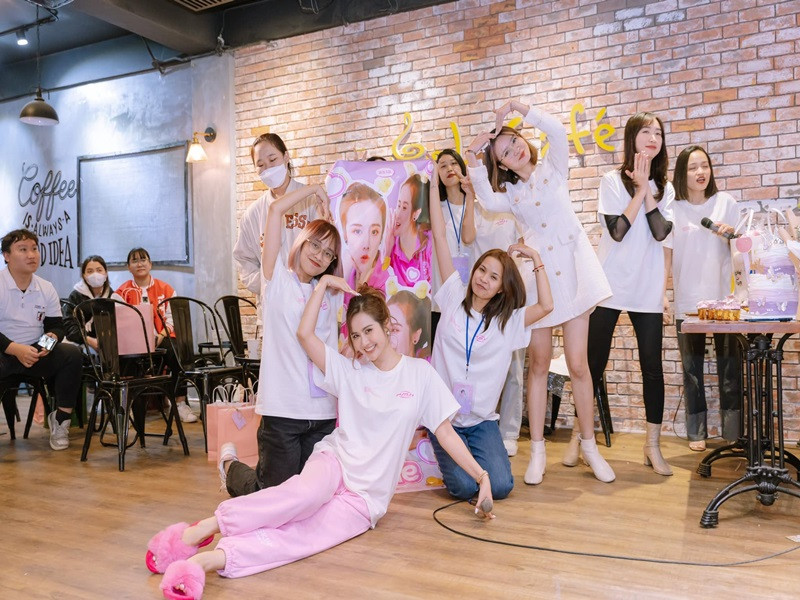 Cô có lượng người hâm mộ đông đảo hơn sau phim "Thương ngày nắng về".