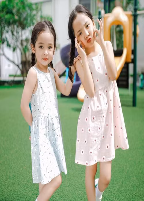 Diệp Anh có chị gái tên Chu Phương Dung, cũng là một trong những gương mặt mẫu nhí được nhiều người yêu mến. Diệp Anh rất yêu quý chị gái bởi Phương Dung hay nhường nhịn. Ảnh: Khám phá