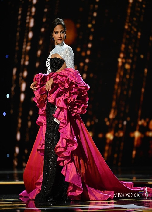 Vị trí thứ 11 đến 15 theo Missosology gồm đại diện Aruba – Kiara Arends.