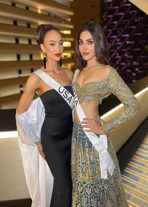 Gabriel đọ sắc đại diện Ấn Độ khi tham gia cuộc thi.