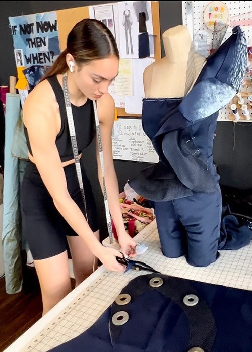 Gabriel khoe tự thiết kế váy áo thi Hoa hậu Hoàn vũ Thế giới 2022.