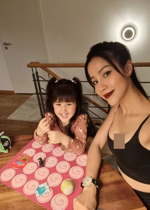 Ở Đức, nữ diễn viên phim "Cột mốc 23" chủ yếu làm nội trợ.