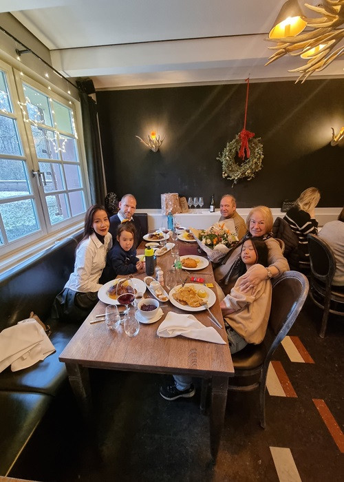 Con gái riêng của Bảo Trúc được gia đình chồng của cô yêu thương.