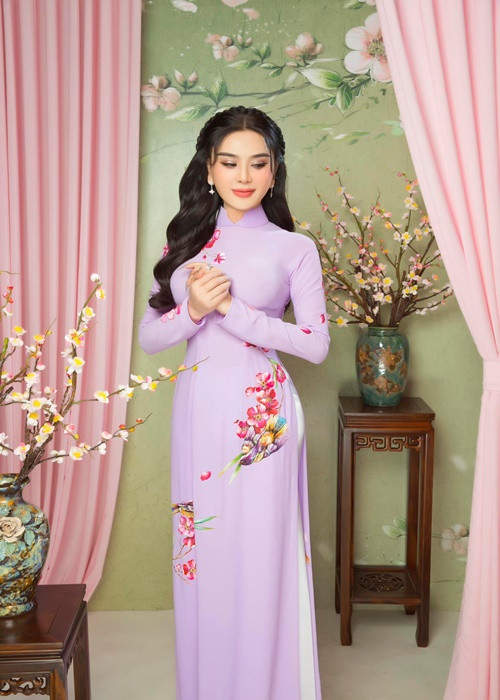 Lâm Khánh Chi tung bộ ảnh áo dài chào đón năm mới.