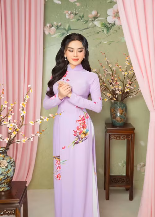 Lâm Khánh Chi tung bộ ảnh áo dài chào đón năm mới.