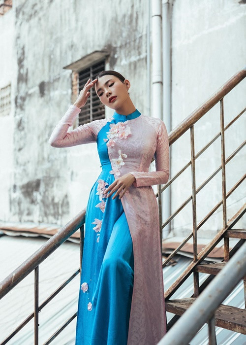 Bà xã Lương Thế Thành khoe vẻ đẹp nền nã khi diện trang phục truyền thống.