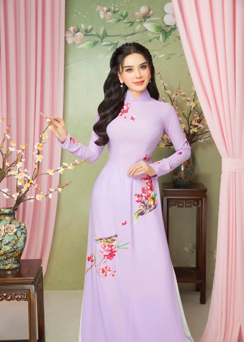 Nữ ca sĩ chuyển giới đầy duyên dáng.