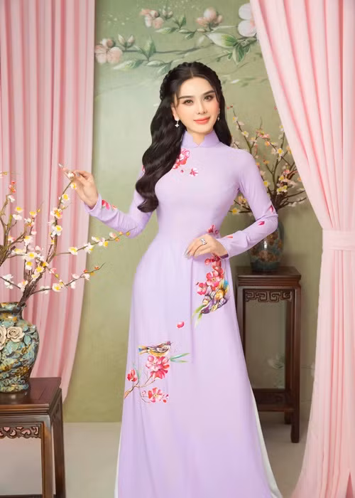 Nữ ca sĩ chuyển giới đầy duyên dáng.