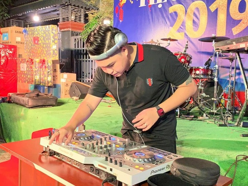Con trai Lê Giang đang làm ca sĩ, DJ. Sự nghiệp của Duy Phước đến nay được đánh giá mờ nhạt. Ảnh: FBNV