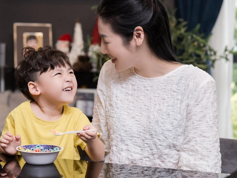 Ngay từ khi bé Kem còn nhỏ, Tú Anh đã chăm chút vẻ ngoài cho con trai cưng.