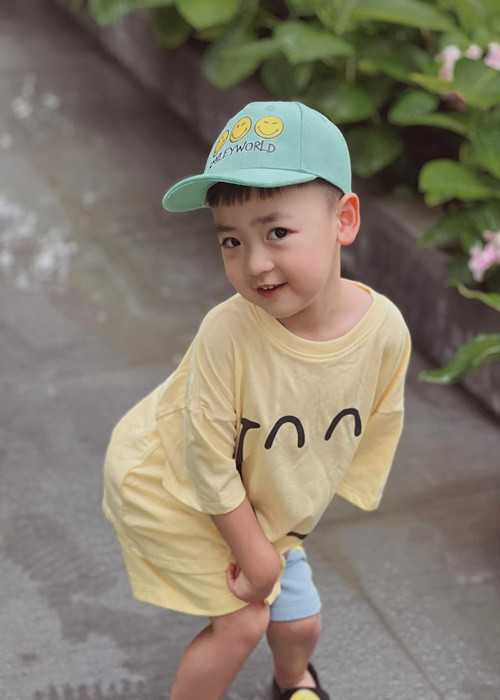 Tú Anh thường ghi lại những khoảnh khắc của con trai mỗi khi hai mẹ con ở bên.