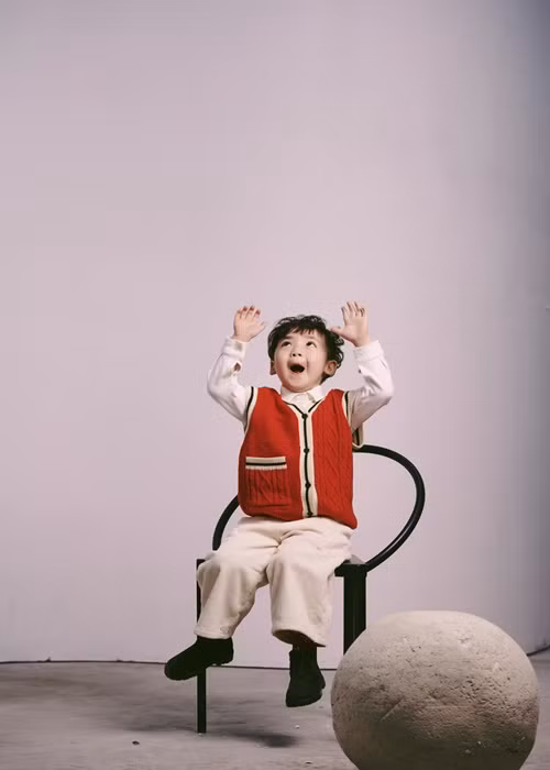 Ngắm loạt ảnh nhí nhảnh của bé Kem, cư dân mạng vô cùng thích thú.