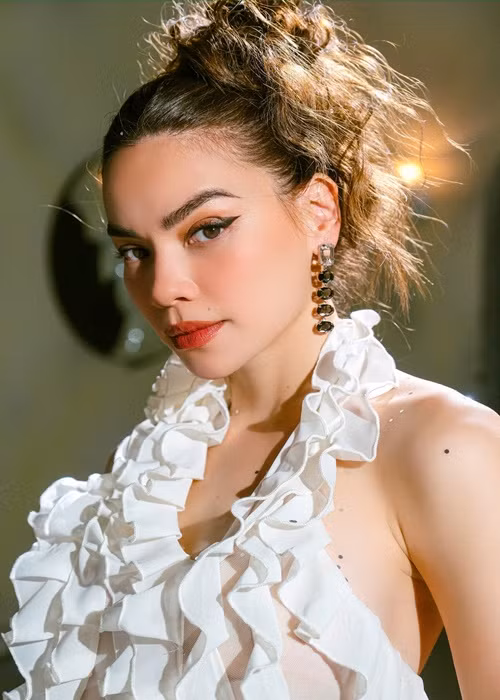 Hà Hồ nhanh chóng bênh vực Mỹ Tâm. Cô nhắn nhủ fan: “Đừng nói vậy em... ai cũng có những nơi khác để hát, đối tượng khán giả khác nhau để phục vụ mà, mỗi thời mỗi công việc, không bao giờ hết cả”. Ảnh: FBNV