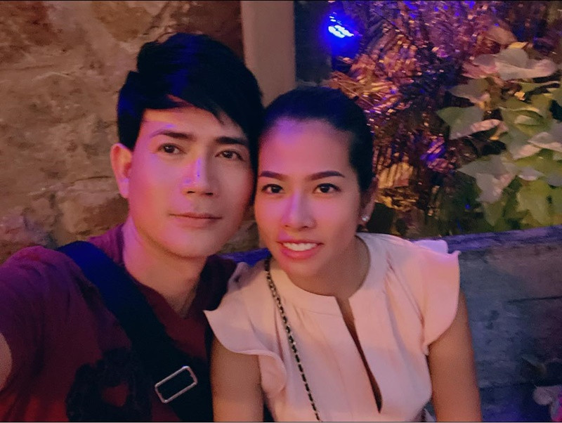 Vì mong muốn vợ con có môi trường sống tốt, hạnh phúc hơn, nam ca sĩ nỗ lực mỗi ngày để thích nghi với cuộc sống mới.