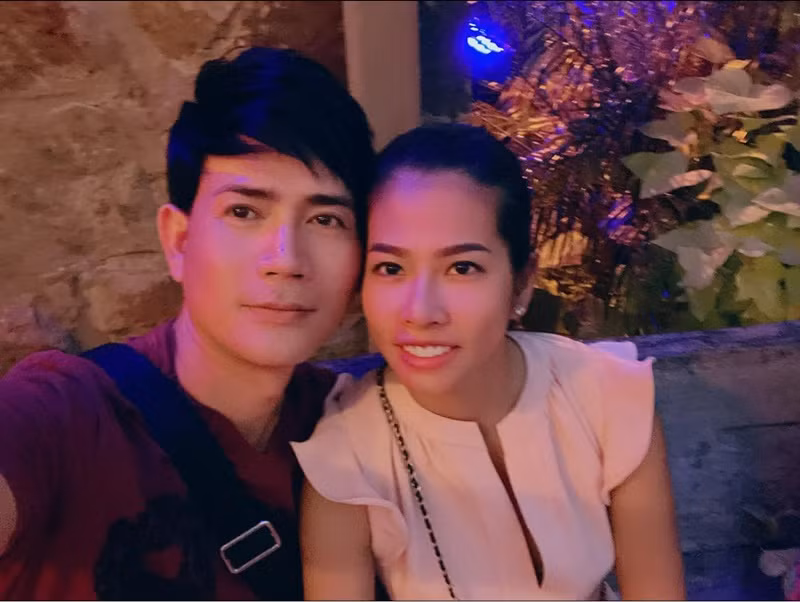 Vì mong muốn vợ con có môi trường sống tốt, hạnh phúc hơn, nam ca sĩ nỗ lực mỗi ngày để thích nghi với cuộc sống mới.