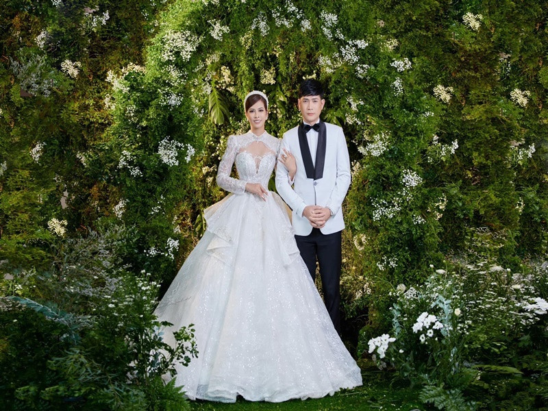 Theo Vietnamnet, để đưa vợ con về nước, Quách Thành Danh khởi công xây dựng biệt thự tại mảnh đất rộng 1.200 m2, tổng chi phí cả đất gần 30 tỷ đồng. Ngoài ra, nam ca sĩ sẽ cho các con học tại trường quốc tế.