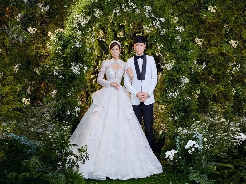 Theo Vietnamnet, để đưa vợ con về nước, Quách Thành Danh khởi công xây dựng biệt thự tại mảnh đất rộng 1.200 m2, tổng chi phí cả đất gần 30 tỷ đồng. Ngoài ra, nam ca sĩ sẽ cho các con học tại trường quốc tế.