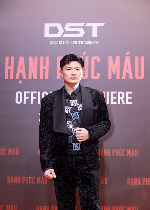 Năm 2020, Dược sĩ Tiến khởi động dự án điện ảnh đầu tay mang tên “Hạnh phúc máu”. Ảnh: Công an TP HCM