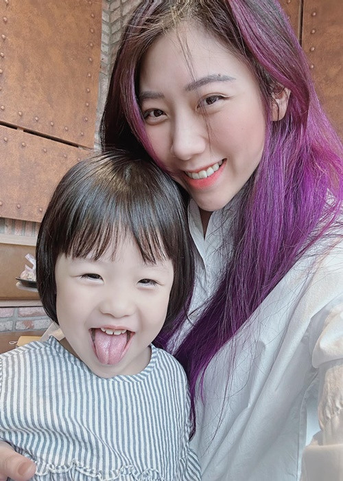 Em gái của Trấn Thành đang mang bầu lần 2. Ảnh: FBNV