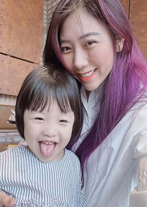 Em gái của Trấn Thành đang mang bầu lần 2. Ảnh: FBNV