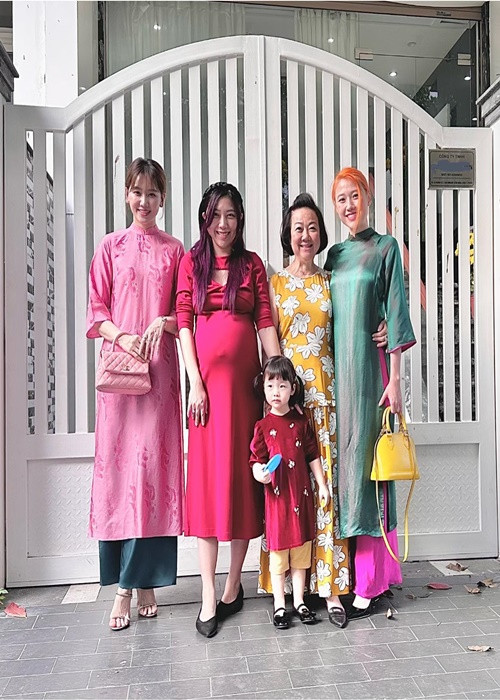 Cuộc sống của Huỳnh Mi và Uyển Ân gây chú ý khi cả hai là em gái của Trấn Thành. Ảnh: FBNV