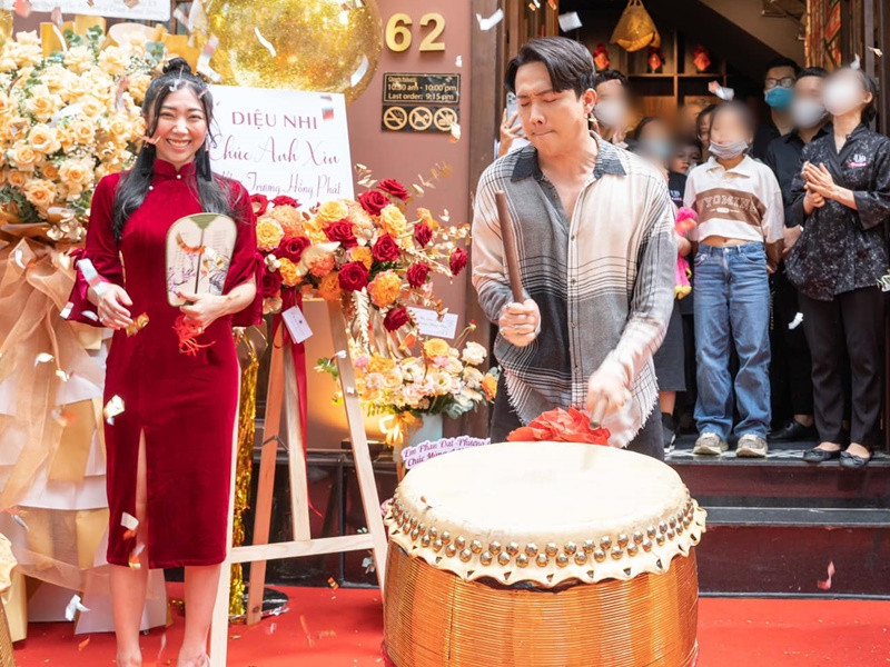 Huỳnh Mi được anh trai và gia đình hỗ trợ khi bước đầu lập nghiệp. Ảnh: FBNV