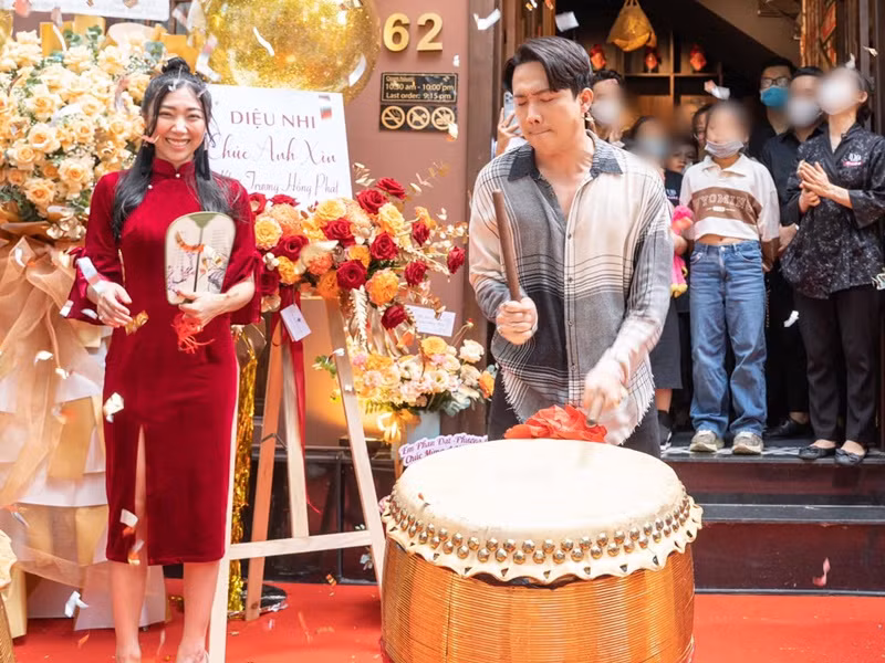 Huỳnh Mi được anh trai và gia đình hỗ trợ khi bước đầu lập nghiệp. Ảnh: FBNV