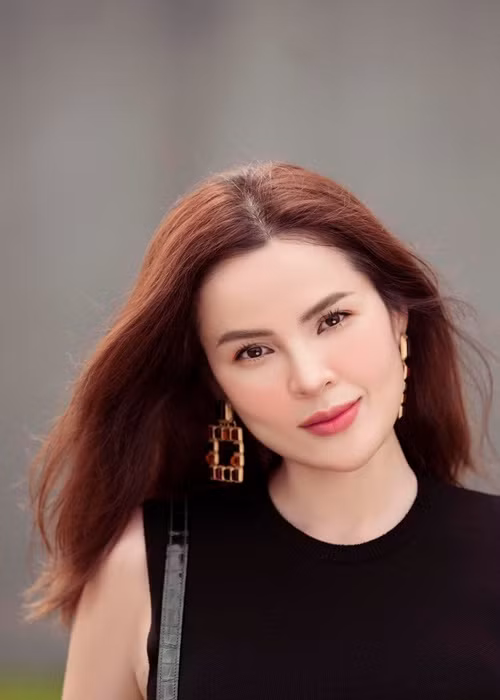 Trả lời phỏng vấn của Doanh nghiệp và Tiếp thị, Phương Lê cho biết, cô không muốn nhắc tên vì đối phương sẽ dựa hơi cô để nổi tiếng. Theo Phương Lê, cô từng bóc mẽ người này từ tháng 2/2020 vì màn "chơi bẩn" rất lộ liễu là làm clip dìm hàng và chê bai resort nhà cô. Ảnh: FBNV