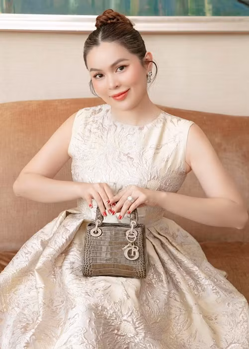 Phương Lê còn tố Thu Thảo "nổ" về lương bổng trước khi nhận việc, lừa để được làm răng và mượn 5 triệu của một người. Ảnh: FBNV