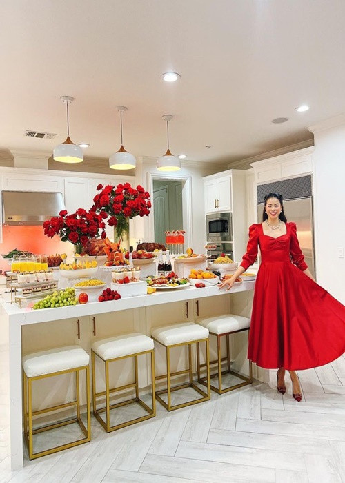 Đây là năm thứ 5 nàng hậu đón Tết ở nước ngoài.