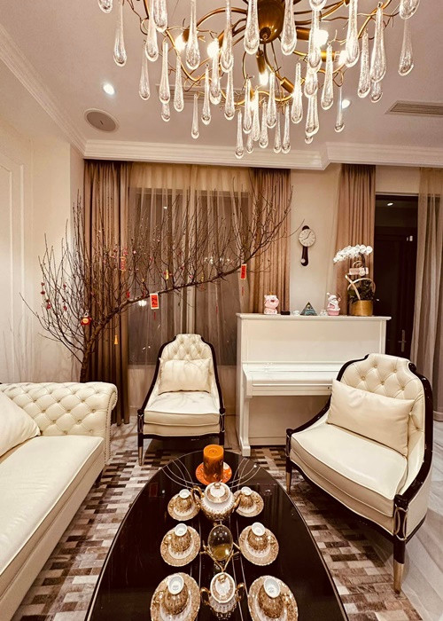 Vân Hugo cũng khoe biệt thự ngập tràn không khí Tết.