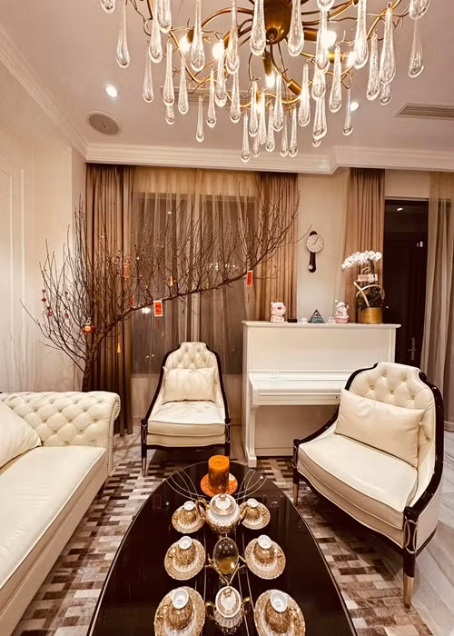 Vân Hugo cũng khoe biệt thự ngập tràn không khí Tết.