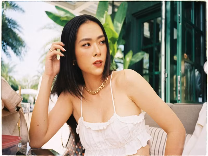 Sở hữu gương mặt xinh đẹp, vóc dáng cao ráo, Diệp Bảo Ngọc được kỳ vọng tiến xa. Tuy nhiên, cô lên xe hoa vào năm 19 tuổi rồi ở ẩn.