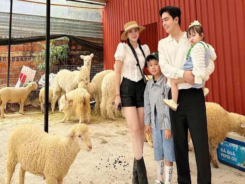  Thu Thủy - Kin Nguyễn chào đón con gái gia nhập tổ ấm vào tháng 9/2022.