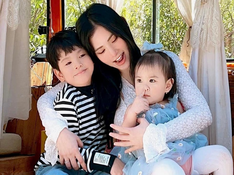 Trước khi gắn bó với Kin Nguyễn, Thu Thủy làm mẹ đơn thân. Giai đoạn đó là nỗi ám ảnh của nữ ca sĩ.