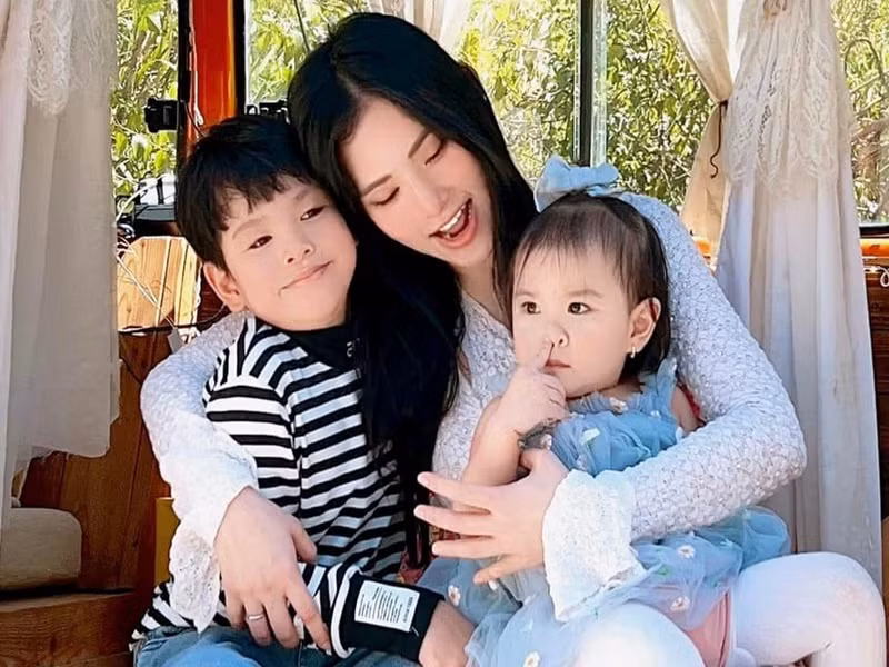 Trước khi gắn bó với Kin Nguyễn, Thu Thủy làm mẹ đơn thân. Giai đoạn đó là nỗi ám ảnh của nữ ca sĩ.