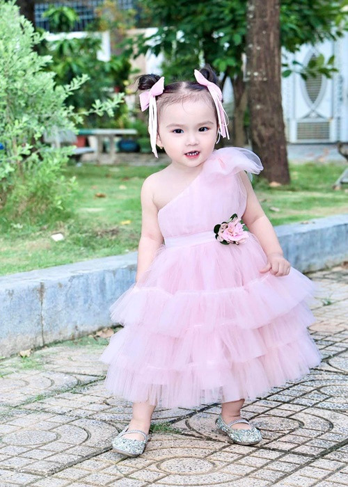 Ái nữ nhà Thu Thủy tên Bảo Di, tên thân mật là Lana.