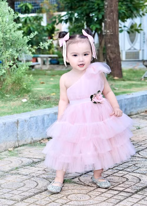 Ái nữ nhà Thu Thủy tên Bảo Di, tên thân mật là Lana.