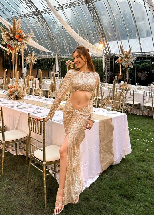 Thanh Thanh Huyền diện váy áo cắt xẻ táo bạo khoe triệt để lợi thế vóc dáng.