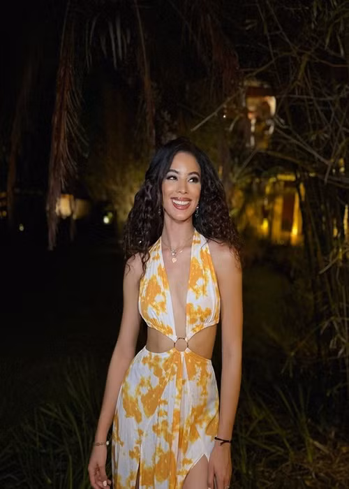 Nàng á hậu sinh năm 1997, mang hai dòng máu Cộng hòa Dominica và Mỹ.