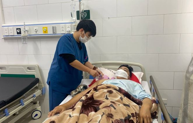 Nam thanh nien bi dot quy nao chi vi uong nhieu ruou-Hinh-3