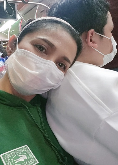 Nữ diễn viên nổi tiếng một thời đăng tải không ít hình ảnh bên con trai Thiện Nhân. Tuy nhiên, cô vẫn giấu mặt con.