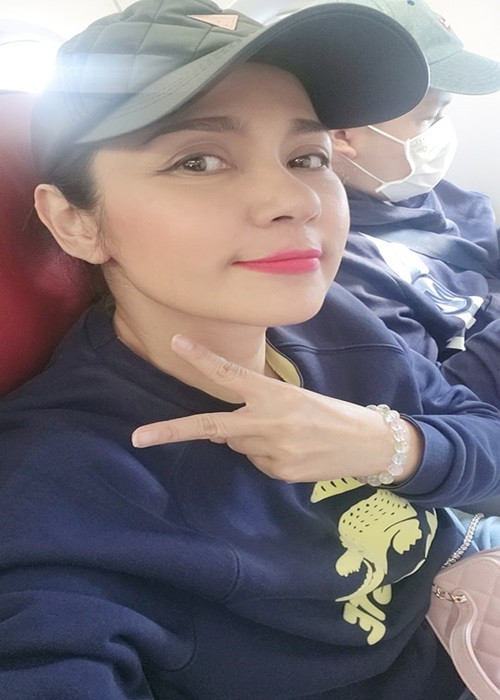 Việt Trinh thường cùng con trai đi du lịch.