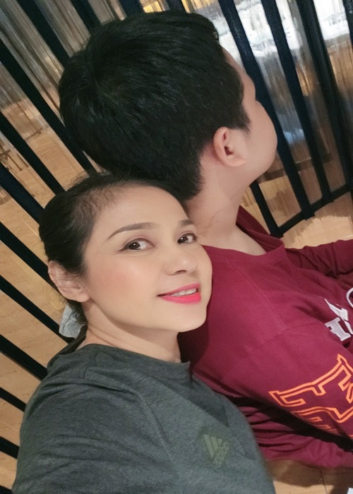 Việt Trinh tuyên bố độc thân suốt đời vào năm 2020. Theo nữ diễn viên, trải qua nhiều thăng trầm trong cuộc sống, cô nhận ra tình yêu trai gái không còn quan trọng mà có nhiều thứ tình cảm khác cũng rất đáng quý. "Bây giờ tôi chỉ cần có tình yêu thương của mọi người, con trai, bạn bè, fan", Việt Trinh chia sẻ trong cuộc phỏng vấn với Zing.