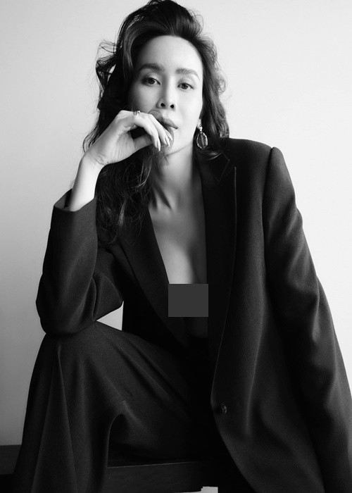 Nữ ca sĩ gợi cảm hút hồn khi diện vest không nội y. Ảnh: FBNV