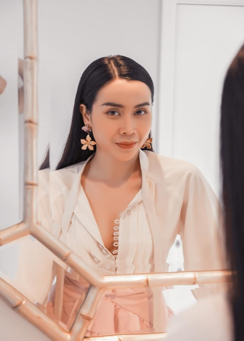 Lưu Hương Giang ngày càng gợi cảm, trẻ trung. Ảnh: FBNV