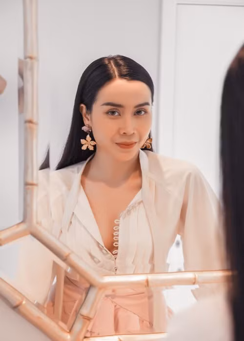 Lưu Hương Giang ngày càng gợi cảm, trẻ trung. Ảnh: FBNV