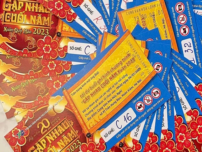 Ca sĩ Minh Quân vừa chia sẻ hình ảnh vé xem Táo Quân 2023. Theo thông tin trên vé, chương trình tổ chức ghi hình vào lúc 19h30 các ngày 6-8/1/2023. Ảnh: FBNV