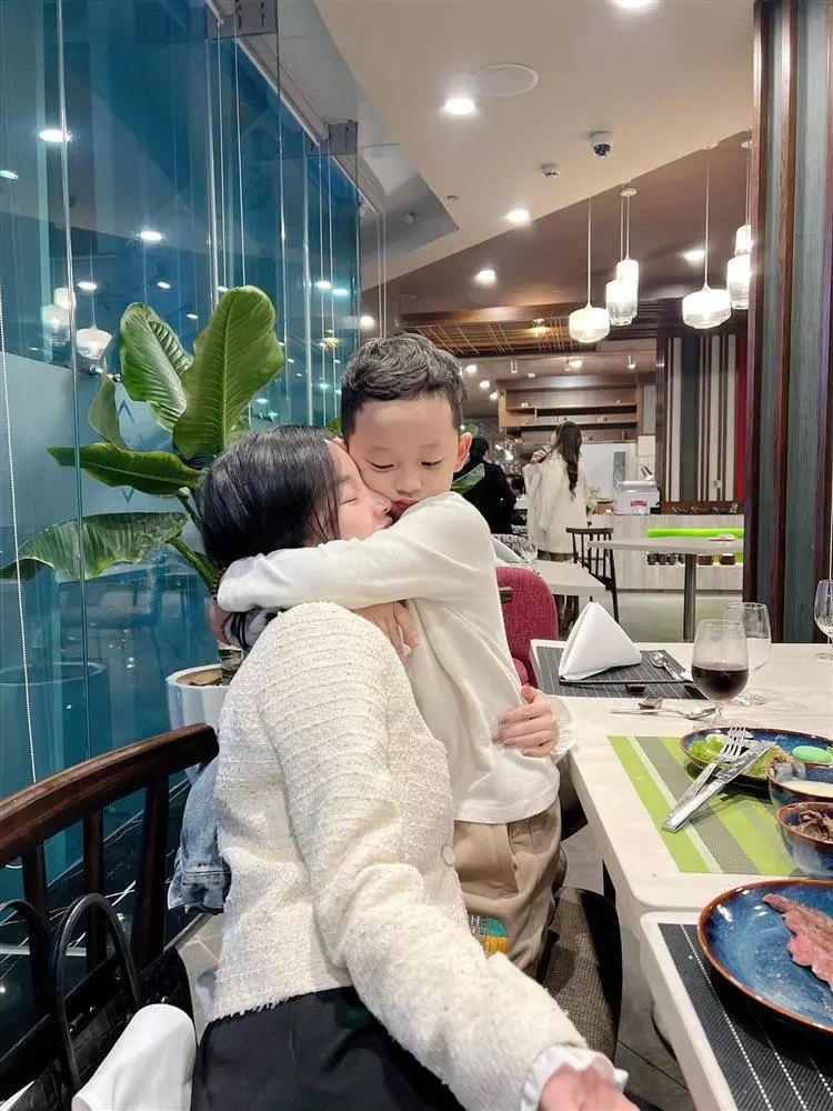 Tinh cu cua Mac Hong Quan khoe anh hiem ben con-Hinh-2