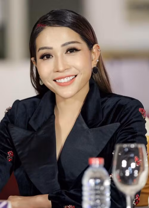 Sau thời gian vất vả làm nghề, Khả Như cũng tìm được chỗ đứng của mình.